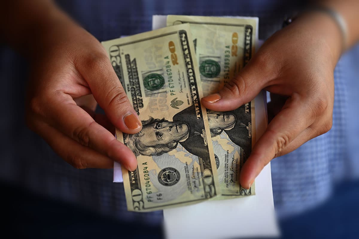 Calcula cuánto pagarás al enviar dinero a tu familia: Te explicamos todo sobre el nuevo impuesto
