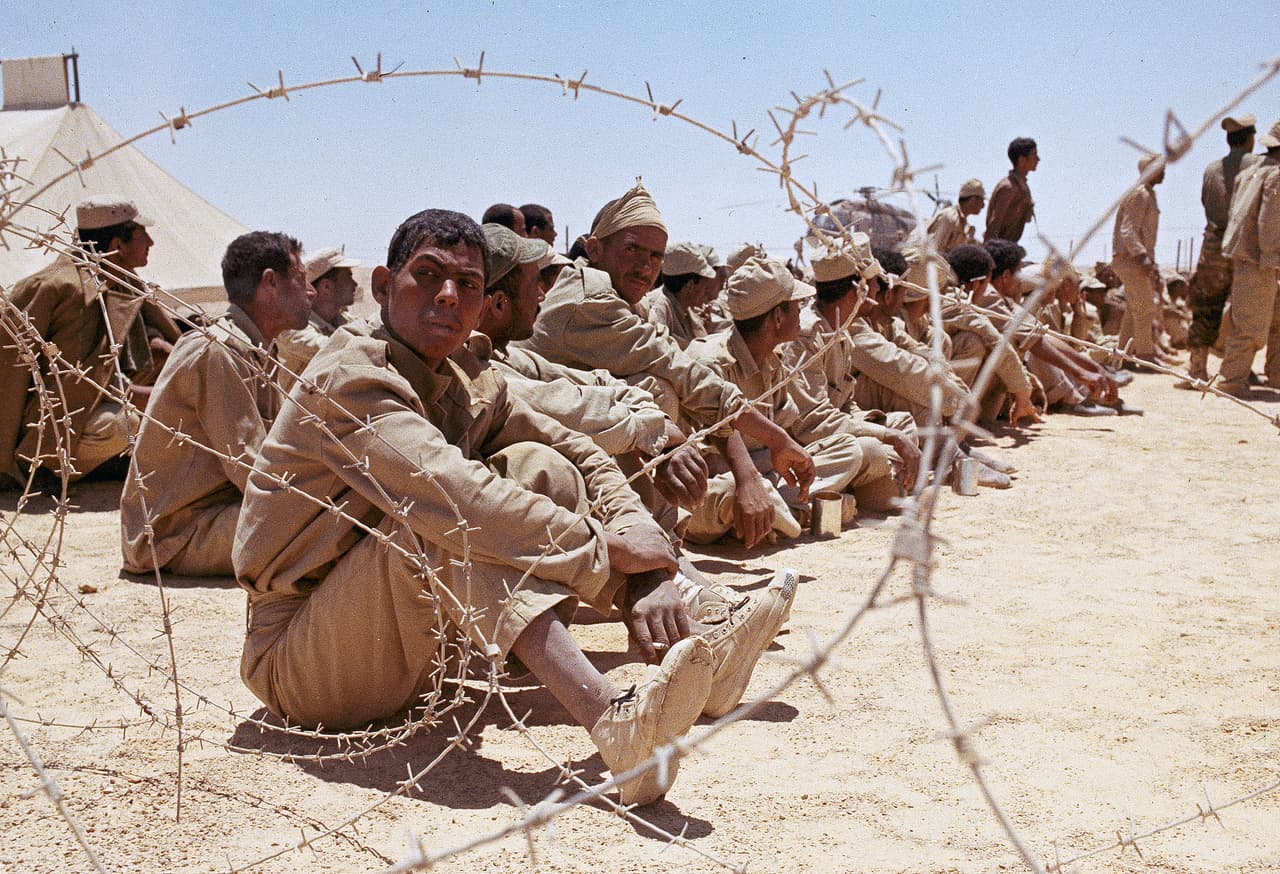 <b>Prisioneros de guerra egipcios. </b>Las fuerzas de Egipto fueron sorprendidas por el ataque de Israel que destruyó en tierra el grueso de la fuerza aérea egipcia.