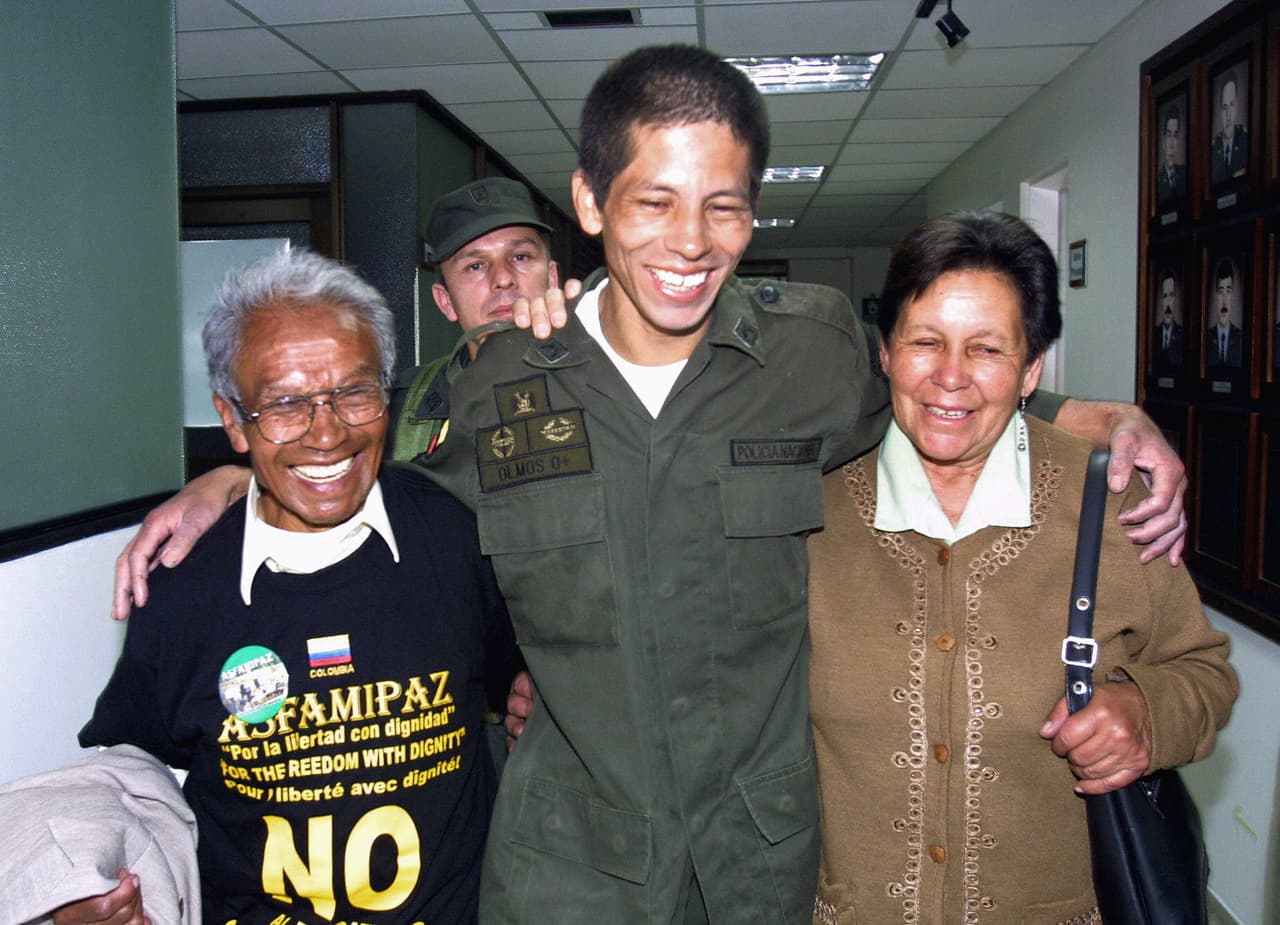 <b>El insólito escape de Pinchao. </b>En 2006
<b> </b>John Frank Pinchao, un policía secuestrado por las Farc en 1998, escapó de su cautiverio y caminó solo por la selva durante 12 días.