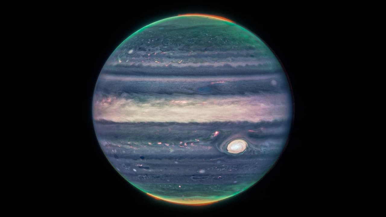 <b>Mira también:</b> Las primeras imágenes del telescopio James Webb muestran a Júpiter, el planeta más grande del sistema solar capturado como nunca. El telescopio también expuso recientemente la existencia de galaxias lejanas. Estas increíbles imágenes se suman a la reciente presentación del sonido de un agujero negro por la NASA. 
<a href="https://www.univision.com/noticias/ciencia/telescopio-james-webb-jupiter-imagenes-lunas-auroras-anillos" target="_blank">Sigue todas las noticias en Univision. </a>