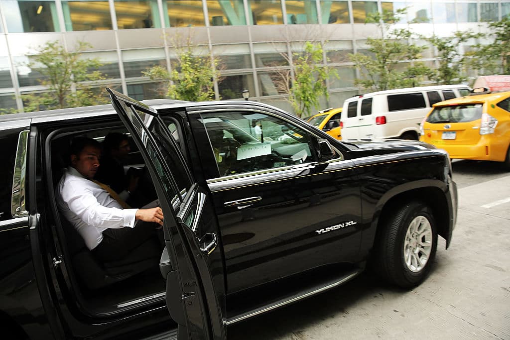 <b>Si alguna vez te encuentras en la situación de haber olvidado algo durante un viaje con Uber</b>, la plataforma ofrece una 
<a href="https://help.uber.com/riders/article/he-perdido-un-objeto" target="_blank">página de ayuda </a> que detalla los pasos simples que puedes seguir para recuperar un artículo perdido.