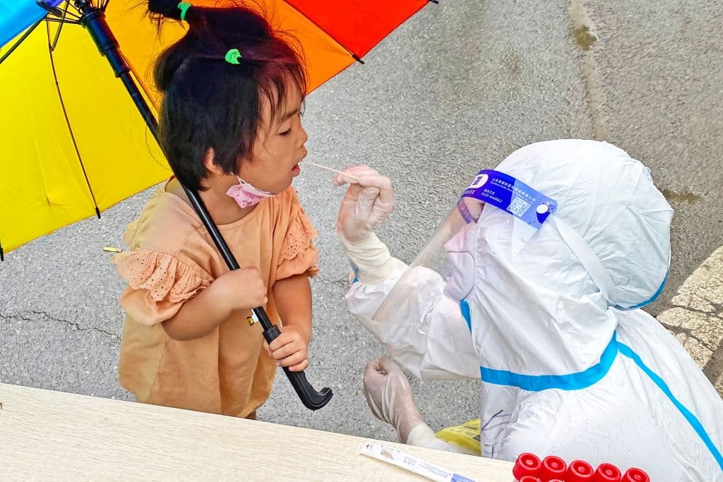 La extraña neumonía en niños por la que la OMS pidió información a China