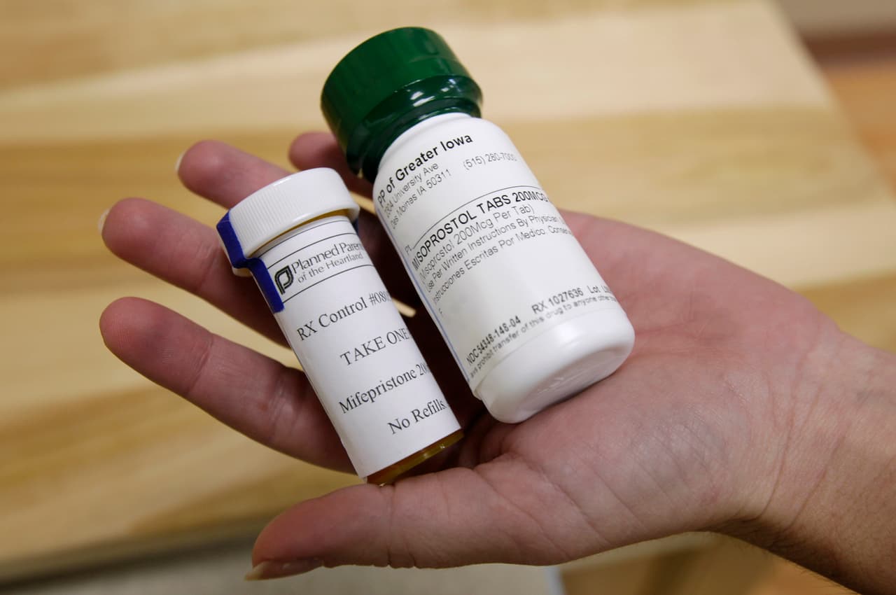 Venta de pastillas abortivas podría peligrar. Explicamos cómo funcionan estos fármacos y qué supondría su prohibición