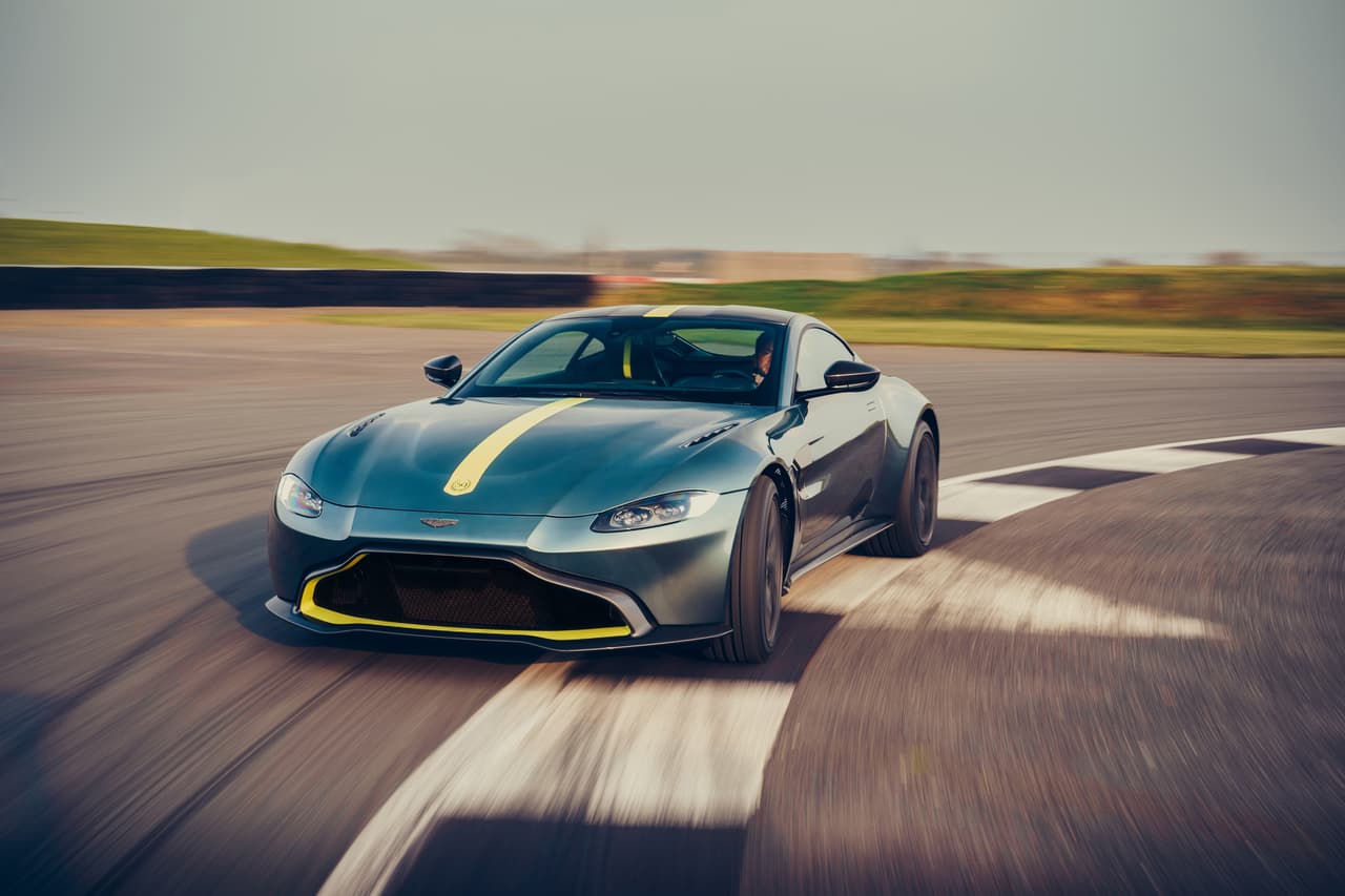 Solo 200 unidades de la versión AMR (Aston Martin Racing) serán fabricadas y distribuidas a nivel mundial.