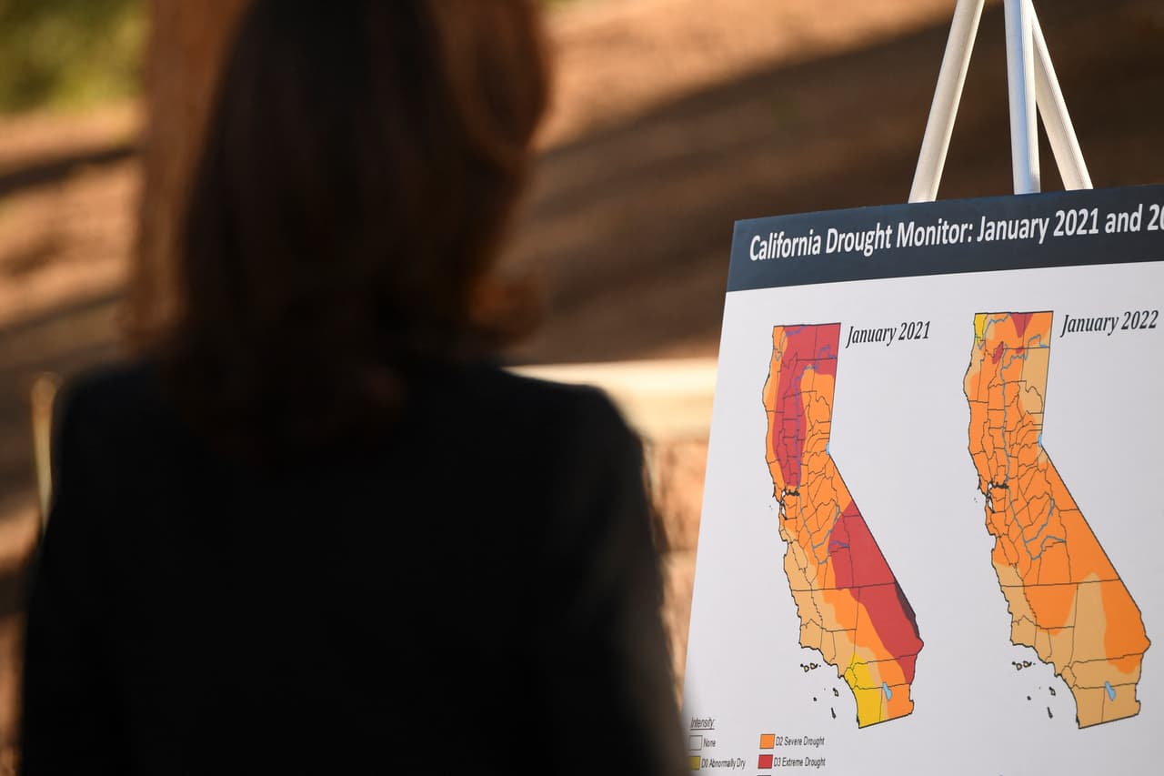 En 2020 y 2021, en California las lluvias fueron casi imperceptibles, como efecto del 
<b><a href="https://www.univision.com/local/los-angeles-kmex/noaa-la-nina-segundo-ano-efecto-california" target="_blank">fenómeno climático La Niña</a></b>.