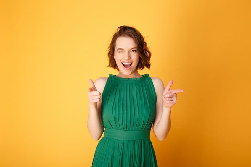 <b>Verde: </b>Es vida, tranquilidad, juventud y equilibrio. Sugiere crecimiento y originalidad. Es uno de los colores menos usados por los diseñadores de moda porque puede hacer que nuestra piel se torne amarillenta dependiendo del tono.