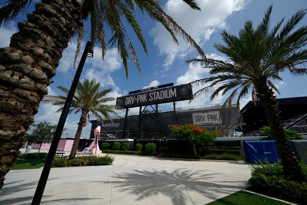 Messi llegó el martes a Miami tras vacacionar con su familia en Bahamas. Su presentación oficial en el Inter será el domingo. 
<b>Las puertas del Estadio DRV PNK abrirán a las 6 p.m.</b> y los titulares de boletos de temporada de Inter Miami recibirán entrada gratuita para asistir a la ceremonia de bienvenida.