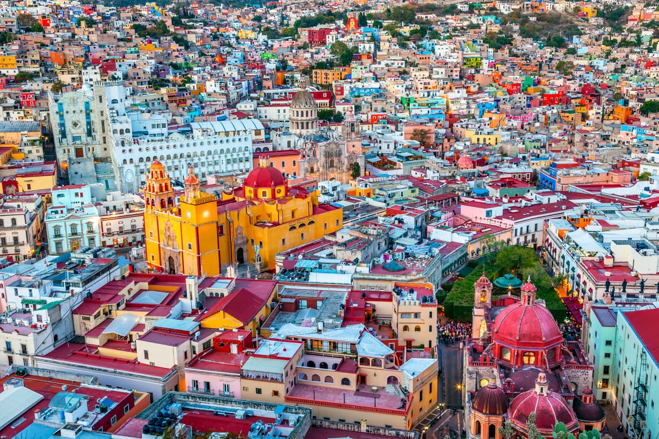 <h2 class="cms-H2-H2">Guanajuato (nivel 3)</h2>
<br>
<br>Los viajeros a Guanajuato corren el riesgo de sufrir de la ola de violencia que padece este estado, debido a la actividad de narcotraficantes y los llamados “huachicoleros”, ladrones de combustible, que operan en la región. 
<br>
<br>El Departamento de Estado recomienda especial precaución para las ciudades de Celaya, Salamanca e Irapuato.