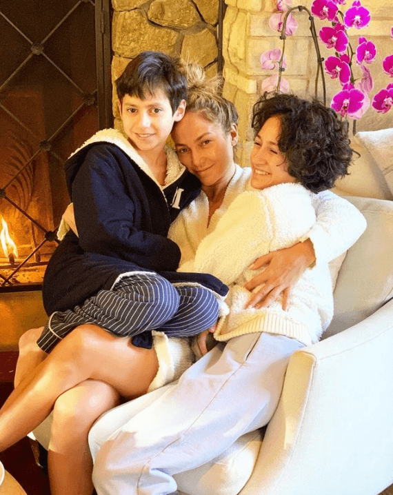 Jennifer Lopez y Marc Anthony tuvieron dos hijos: Max y Emme. Los mellizos nacieron el 22 de febrero de 2008.