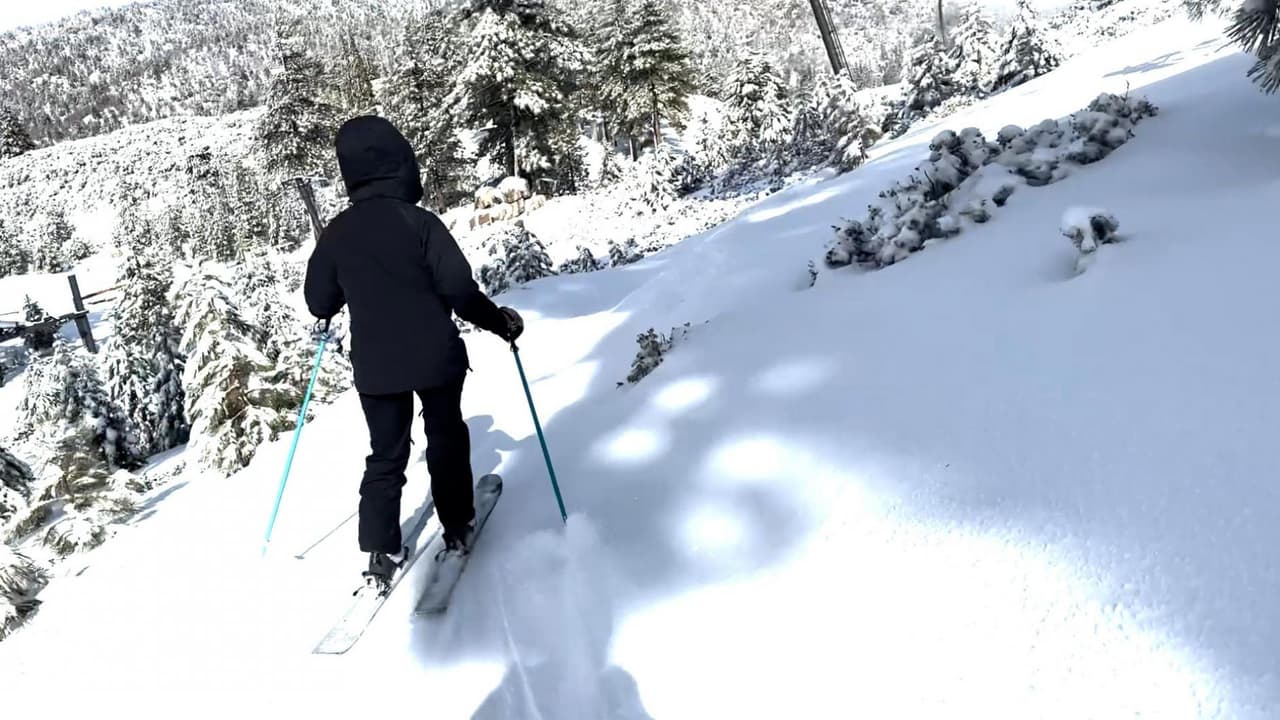Hasta 14 pulgadas de nieve reportaron los voceros de Snow Valley el 1 de enero.