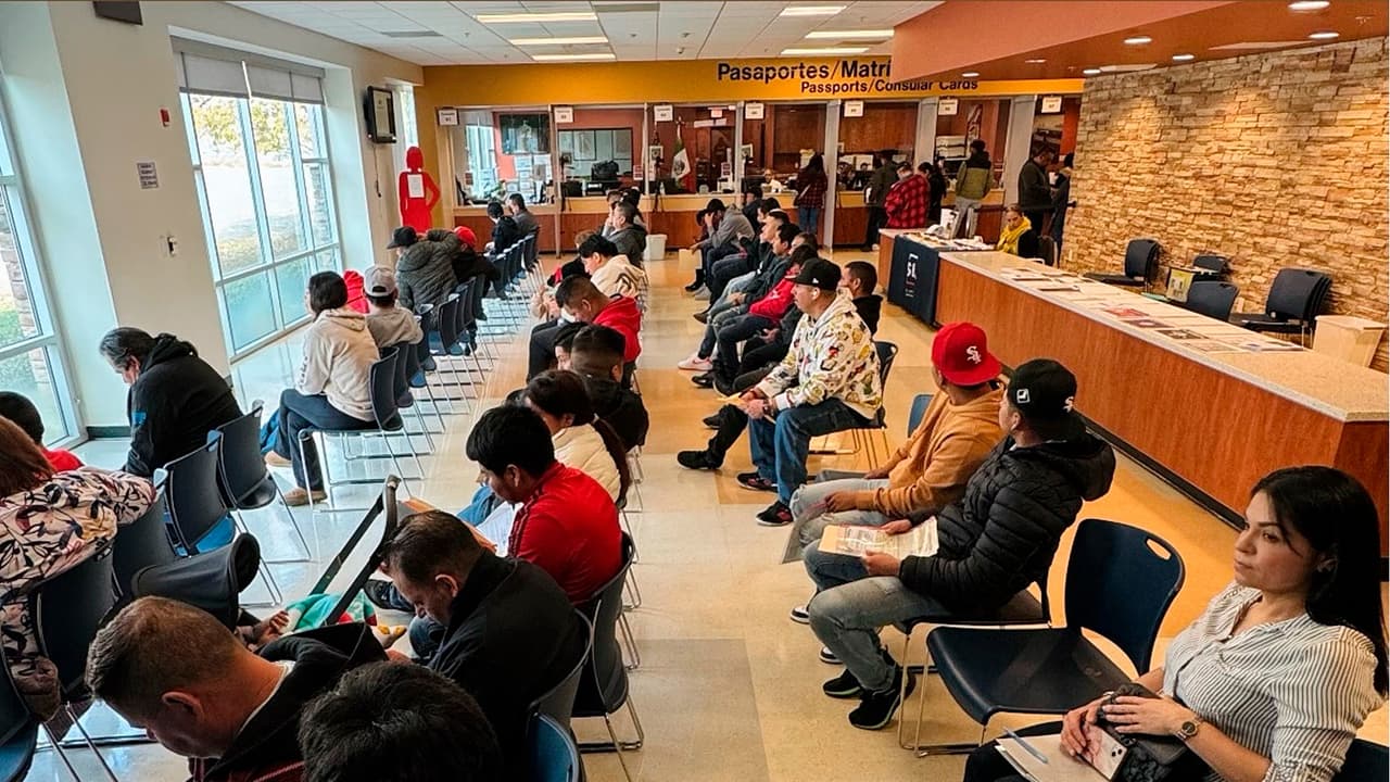 Pagan hasta $100 por citas en el Consulado de México en Sacramento ante falta de espacios