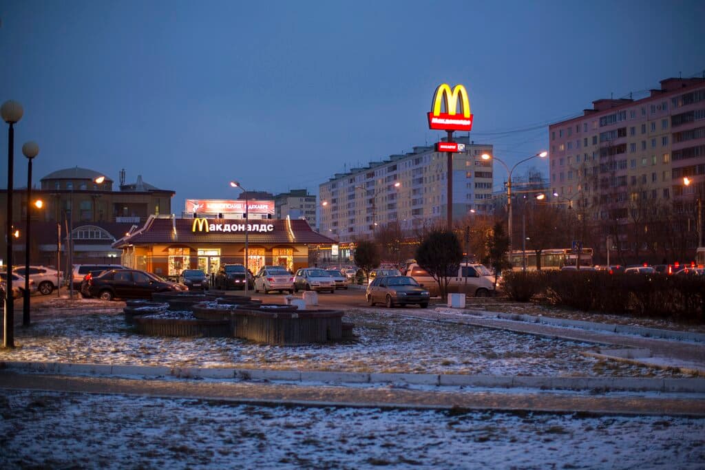 McDonald’s anuncia que abandona Rusia por completo