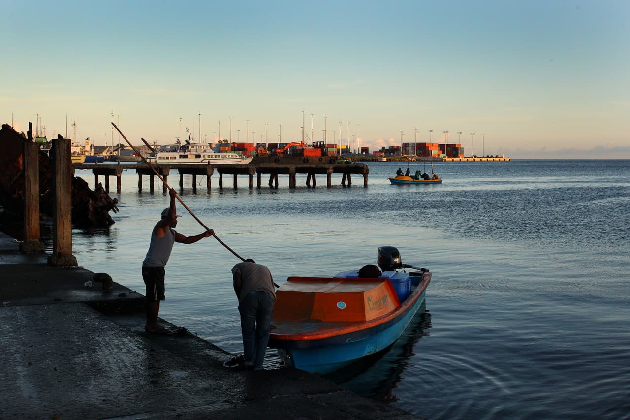 <h3 class="cms-H3-H3">22. Islas Solomón </h3>
<br>
<br>🌍 
<b>RNB per cápita: </b>$2,680
<br>
<br>🌍 
<b>Producto Interno Bruto 2020: </b>1,600 millones.
<br>
<br>🌍 
<b>Esperanza de vida:</b> 73.0 años.
<br>
<br>🌍 
<b>Población: </b>686,878.
<br>
<br>