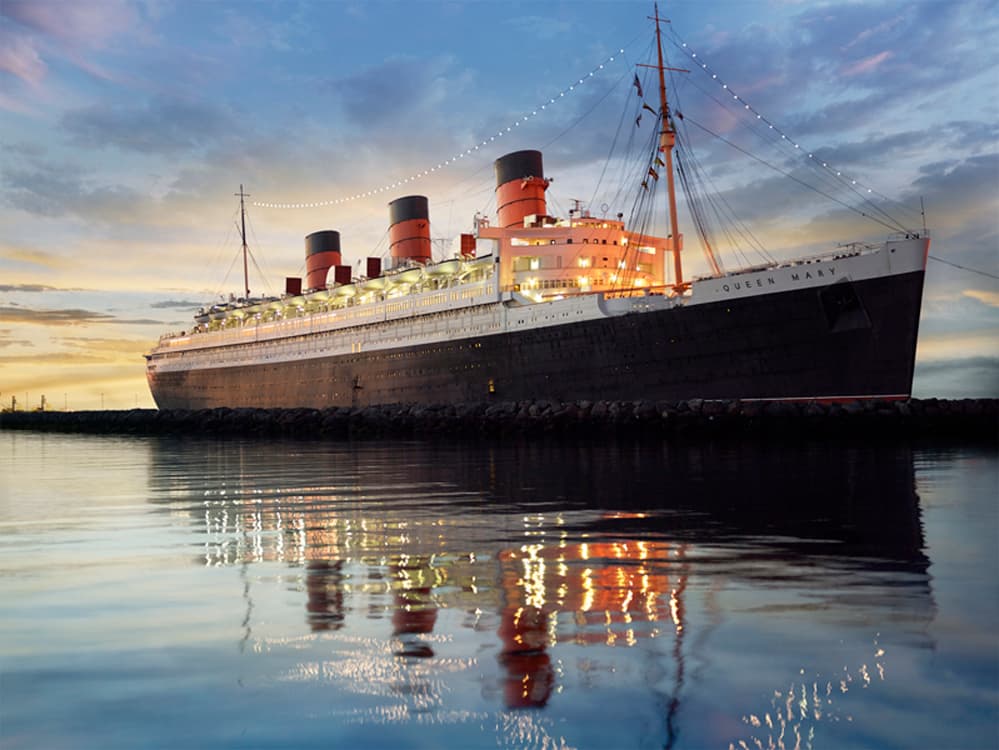 Fue el 27 de mayo en 1936 que el transatlántico 
<a href="https://www.univision.com/local/los-angeles-kmex/queen-mary-hundirse-long-beach-california">Queen Mary</a> partió de Europa en su viaje inaugural. Su trayectoria de ocho décadas es el relato del convulso siglo XX. Hoy está anclado en 
<a href="https://www.longbeach.gov/" target="_blank">Long Beach</a>, California.