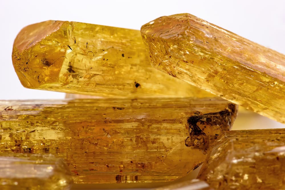 Otras piedras favorables para un Virgo son el topacio, la turmalina, el berilo y la esmeralda.