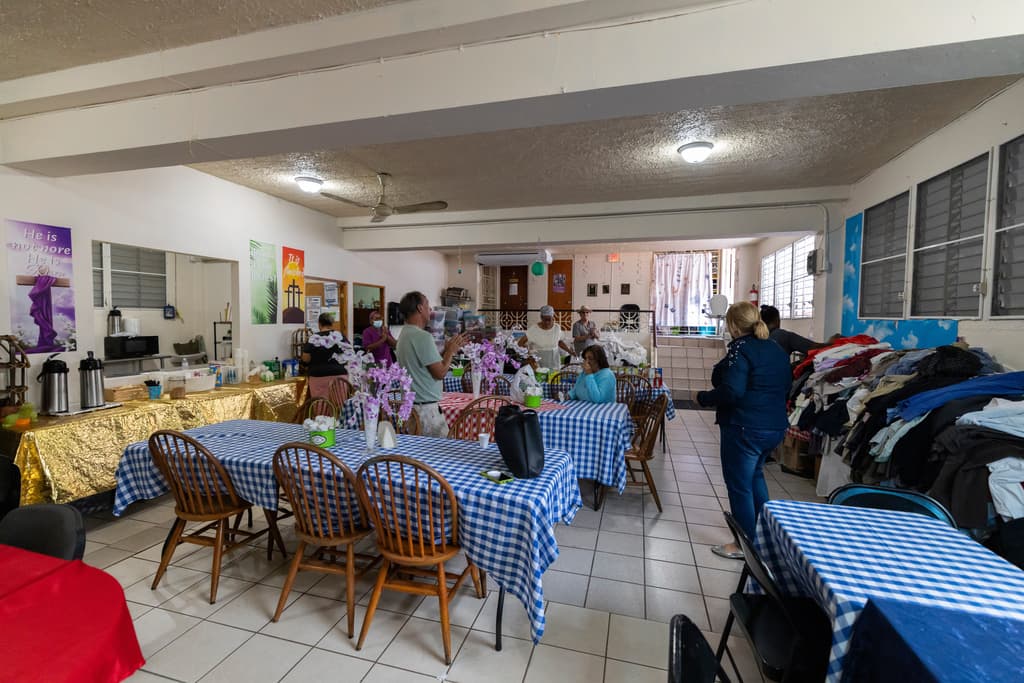 <b>La postura de los líderes políticos locales</b>: Alcaldes como Julio Roldán Concepción han expresado su apoyo a los migrantes indocumentados, ofreciendo ayuda sin requerir documentos, mientras que otros funcionarios se alinean con las políticas federales.