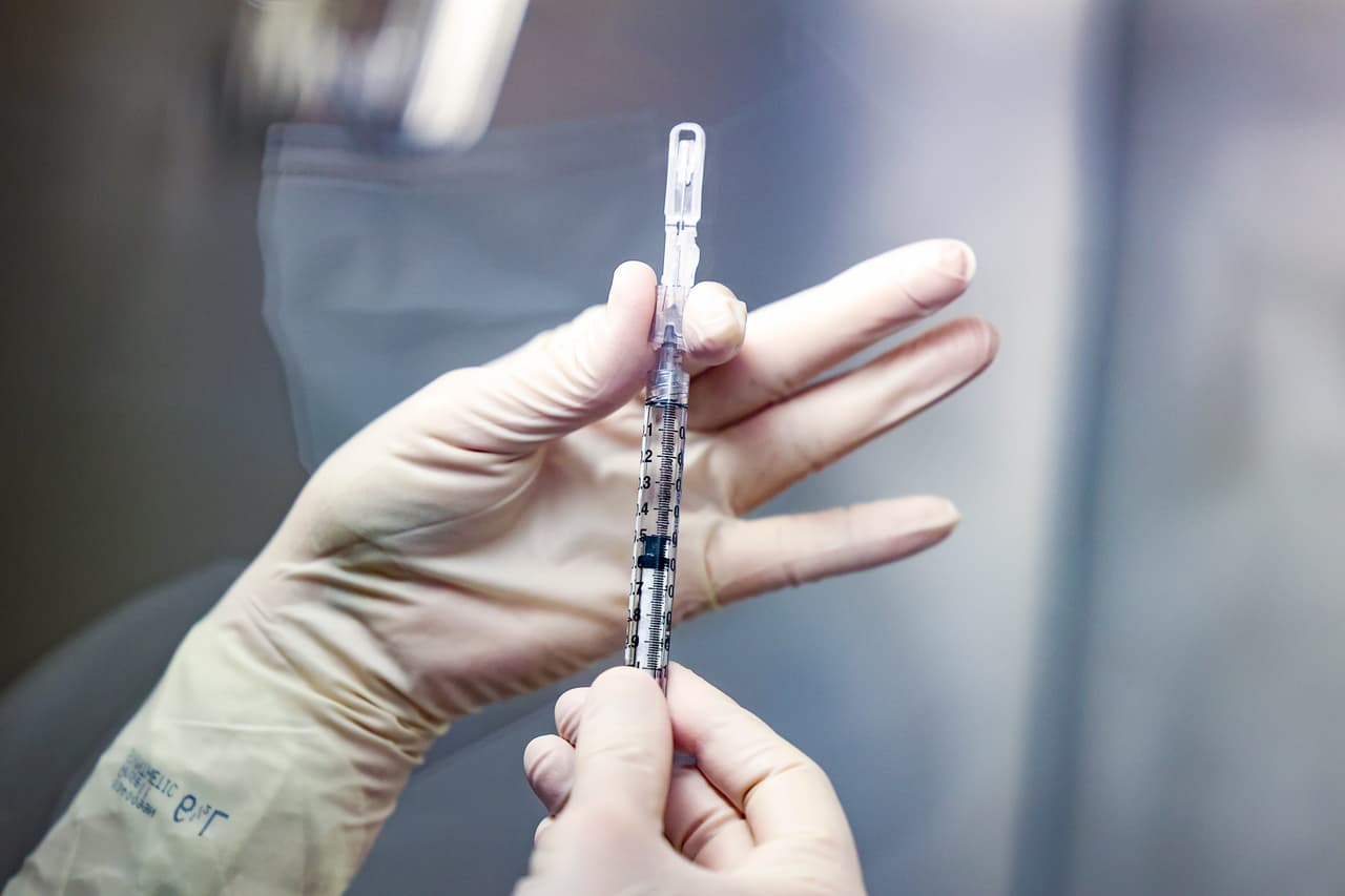 Para recibir la vacuna, no se requiere registro. Tampoco identificación o seguro médico.
