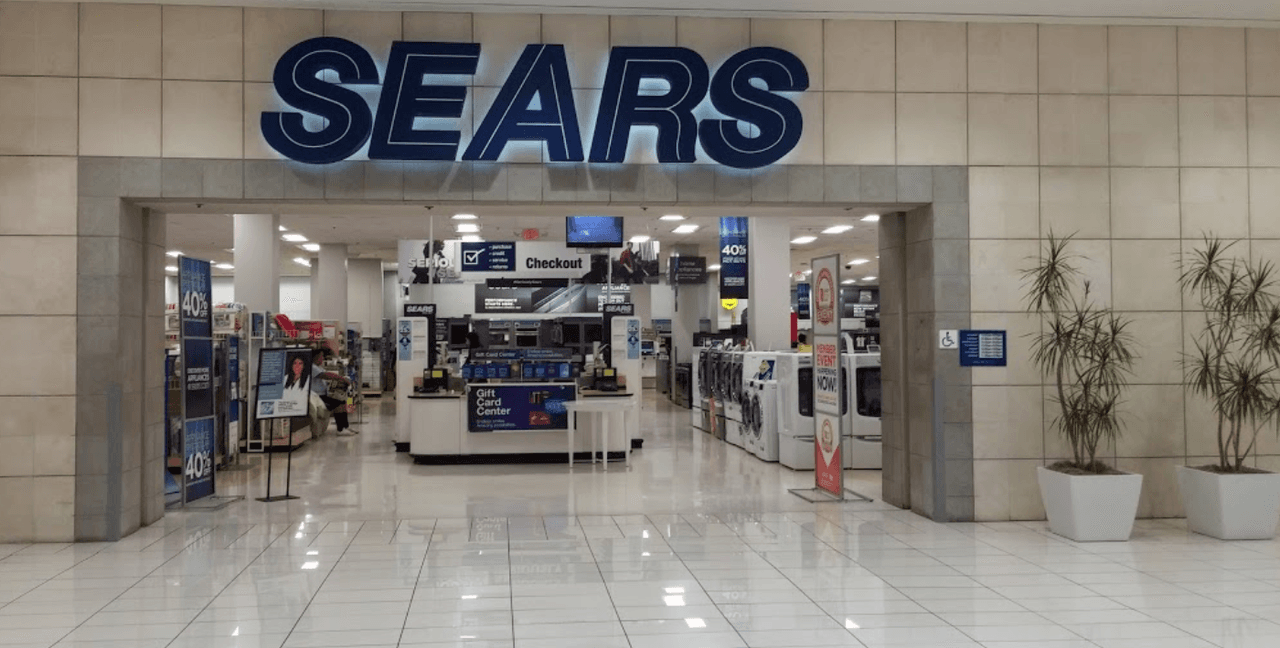 Mientras que en 
<a href="https://www.univision.com/temas/bronx">El Bronx</a>, también desaparecerán dos tiendas: Kmart en The Shops de Bruckner y el Sears en Massapequa.
<br>