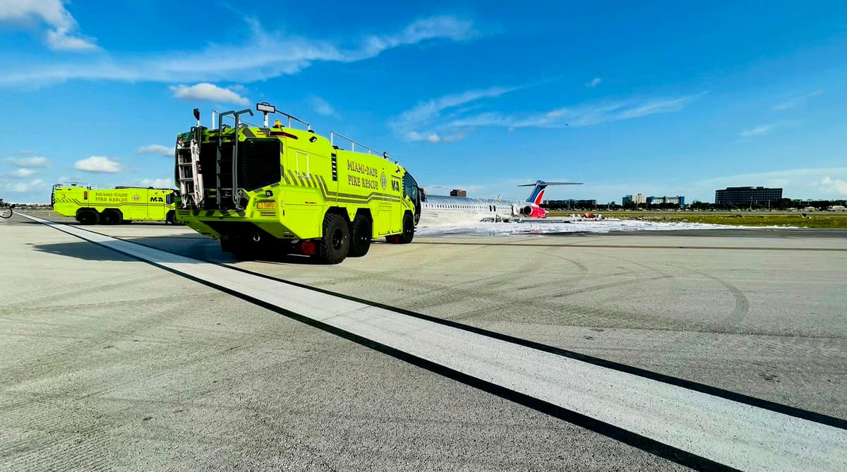 Los bomberos de Miami-Dade acudieron a apagar rápidamente el fuego, el cual pudieron controlar en pocos minutos.