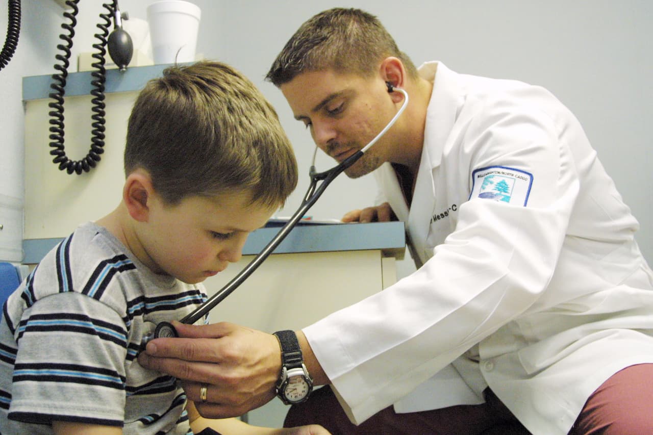 <b>Planifique para la temporada de gripe: </b>Planifique que su hijo reciba la vacuna contra la 
<a href="https://www.phila.gov/services/mental-physical-health/get-vaccinated/get-your-annual-flu-shot/" target="_blank">influenza este otoño</a>. Una vez que esté disponible, podrá buscar y programar citas de vacunación contra la gripe en línea.