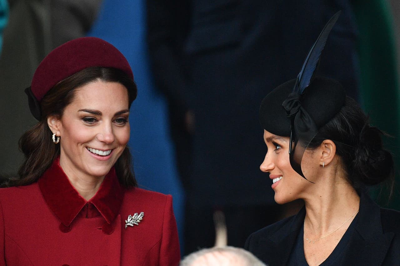 “Eso [la supuesta pelea entre Meghan y Harry] salió en ‘The Royal View’, y lo que muestra es que es una historia mucho más atractiva tener a dos duquesas en guerra”, dijo Bullen sobre la serie dedicada a la familia real británica que se transmite por True Royalty TV.
<br>