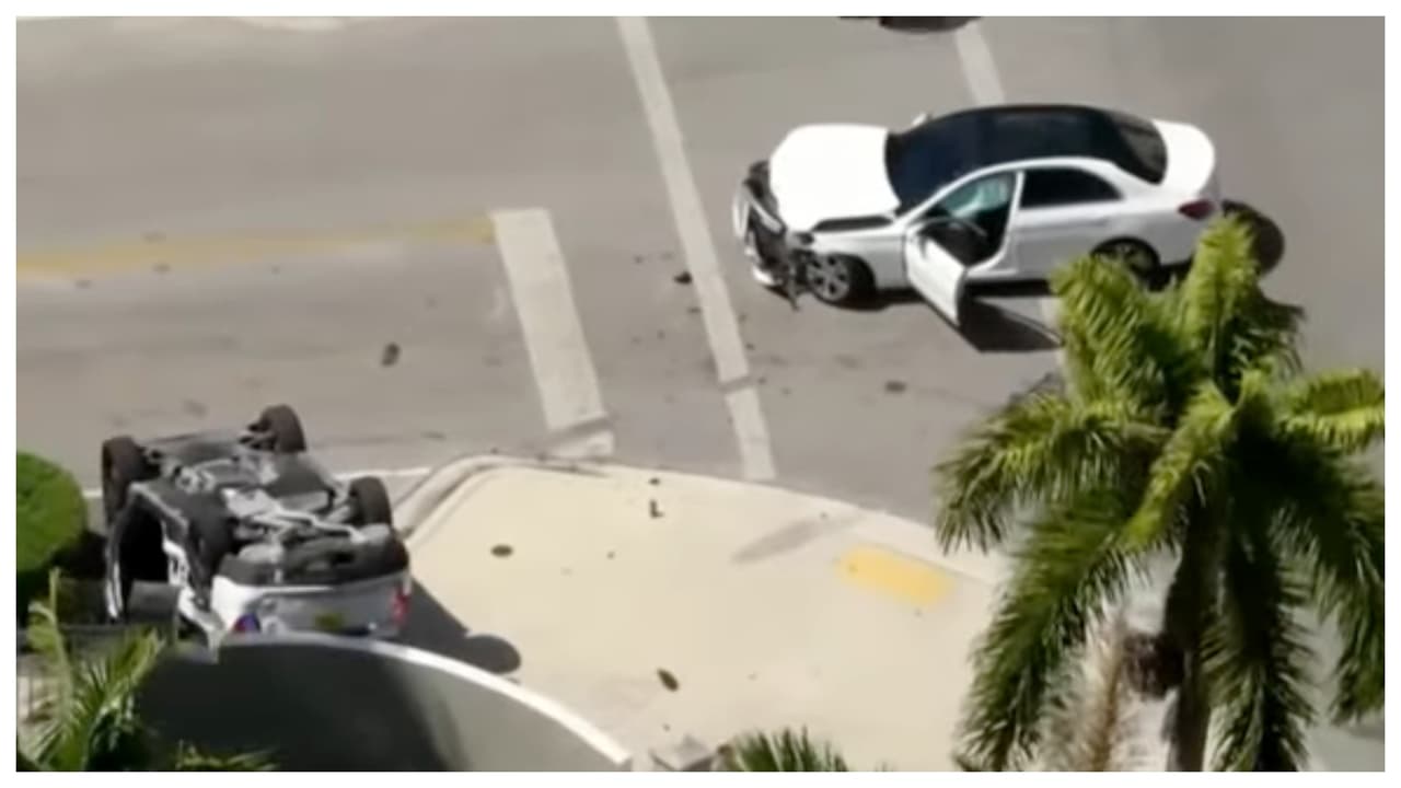 Una patrulla volcó tras fuerte choque en Hialeah