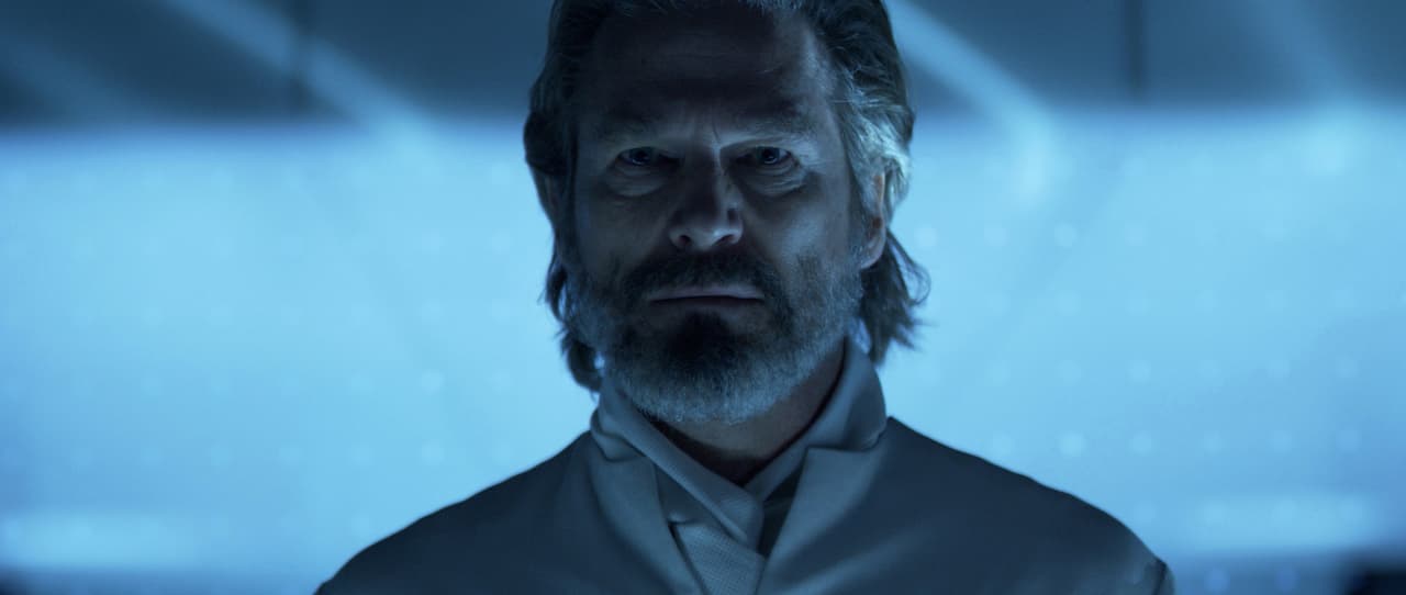 <b>#5 Jeff Bridges</b>
<br>Casi 30 años después de interpretar por primera vez a Kevin Flynn en la primera película de ‘Tron’ (1982), el actor, en ese entonces de 60 años, regresó a la pantalla con la 
<a href="https://www.univision.com/entretenimiento/cine-y-series/secuelas-de-peliculas-exitosas-que-honraron-el-legado-del-filme-original">secuela que honró el legado del primer filme</a>.