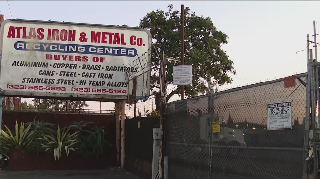 Cierran temporalmente fábrica de reciclaje en Lynwood tras denuncias por contaminación