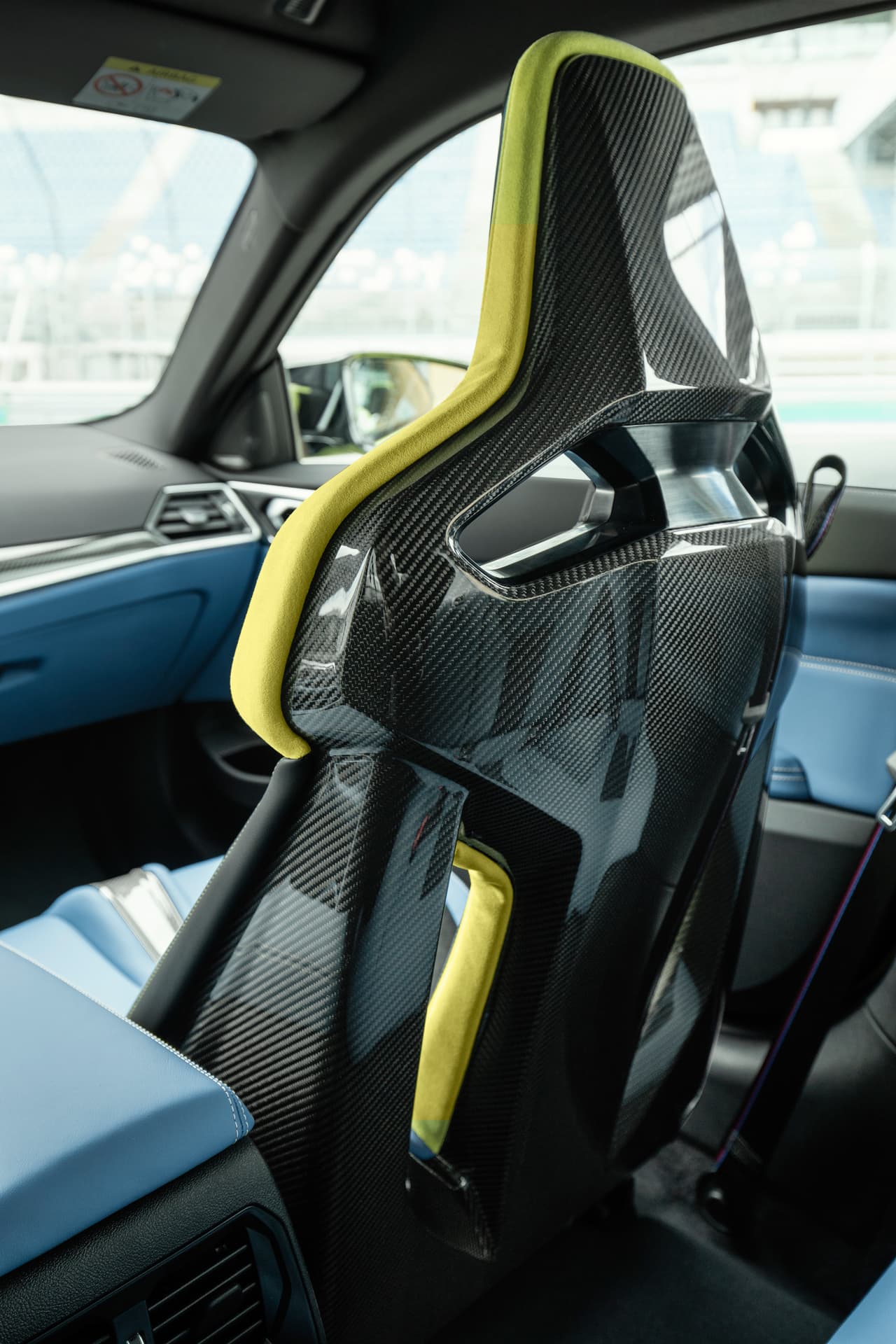 El BMW M4 tiene a su disposición hasta 12 colores para su exterior, ocho metálicos, dos no metálicos y dos mate. Mientras que para el interior, existen hasta ocho combinaciones para su revestimiento de cuero.