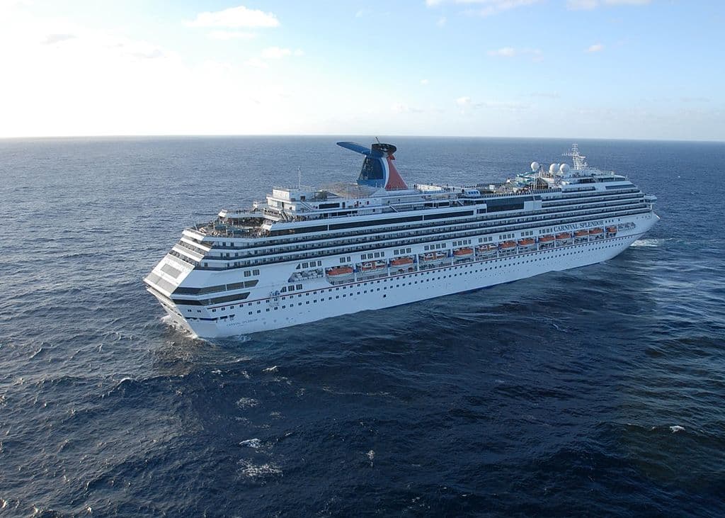 Suspenden búsqueda de hombre que saltó desde crucero Carnival cerca de Florida