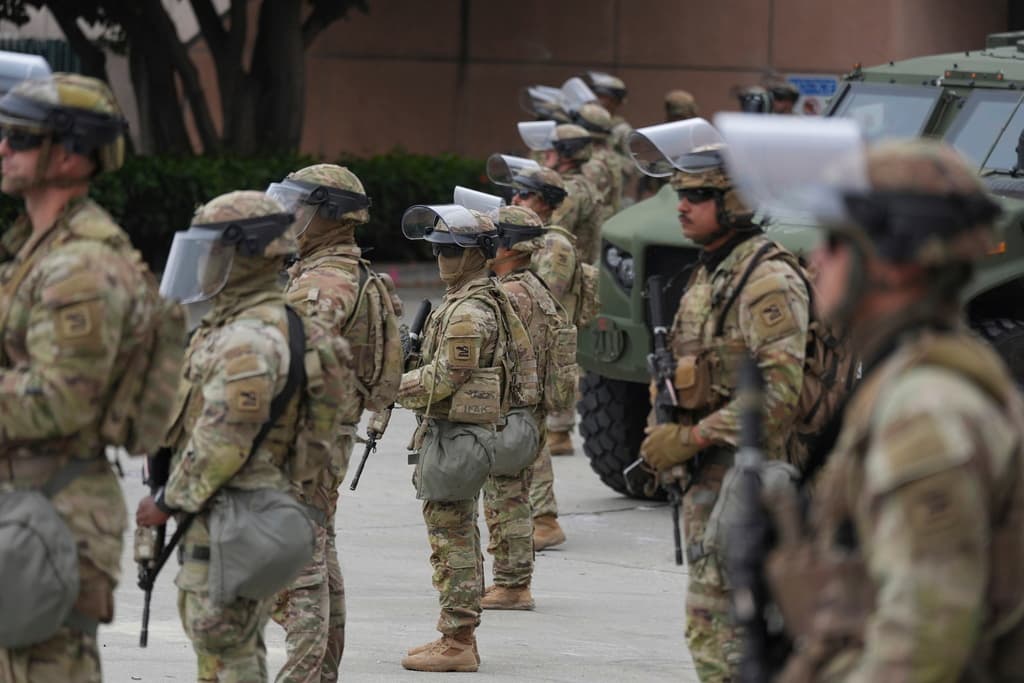 La 
<b><a href="https://www.univision.com/noticias/inmigracion/kristi-noem-acusa-inmigrante-asesinar-a-trump-investigaciones-senalan-que-no-es-culpable" target="_blank">secretaria de Seguridad Nacional, Kristi Noem,</a></b> afirmó este domingo, que 
<b>la Guardia Nacional "permitirá que la gente pueda protestar,</b> pero también mantendrá el orden público”.