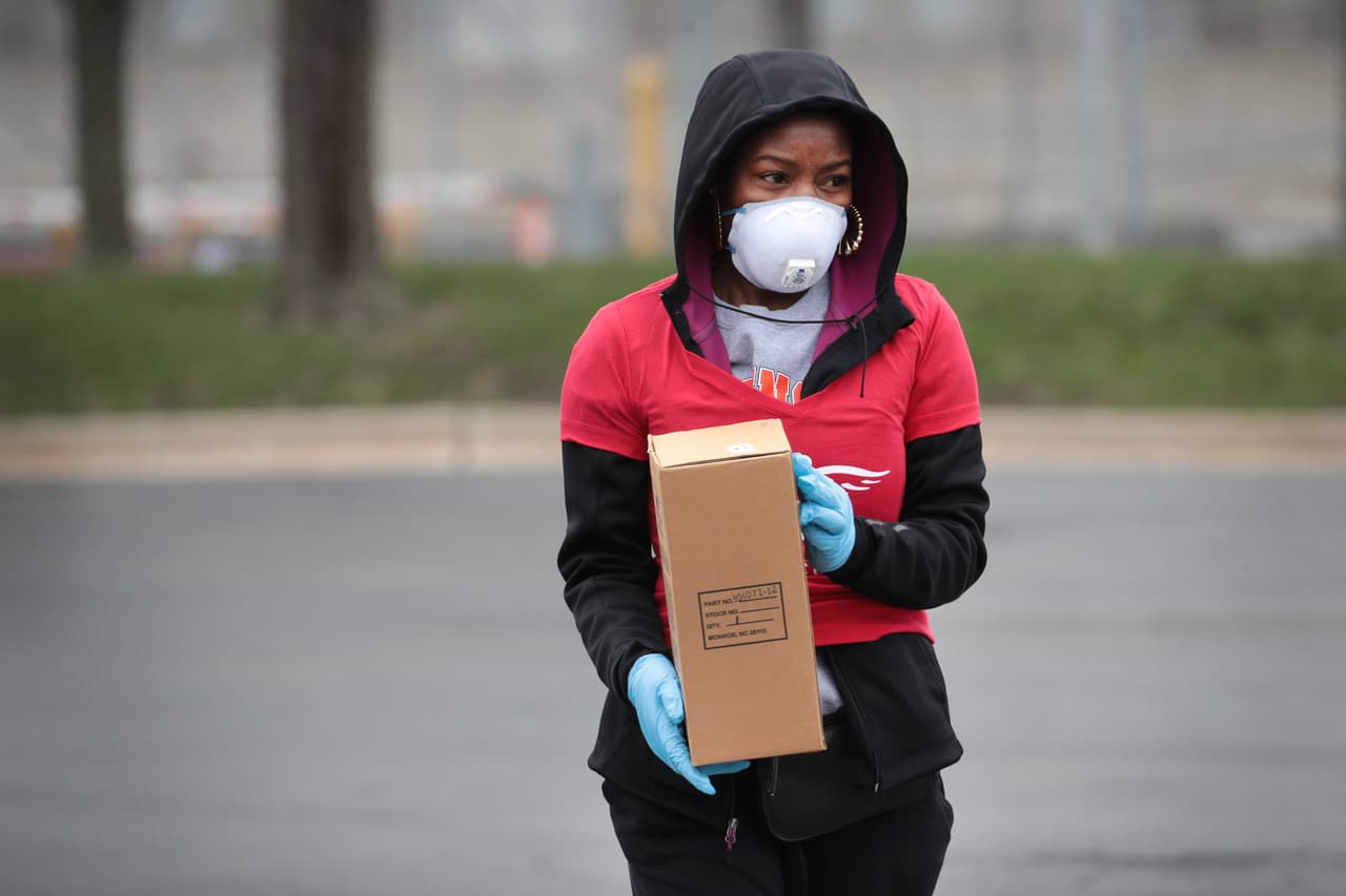 La Dra. Allison Arwady, del Departamento de Salud Pública de Chicago (CDPH) afirma que con el incremento de casos en estos vecindarios van a adoptar nuevas estrategias para educar a los residentes, realizar más pruebas y rastreo de personas que hayan estado en contacto con quienes hayan sido diagnosticados positivo.