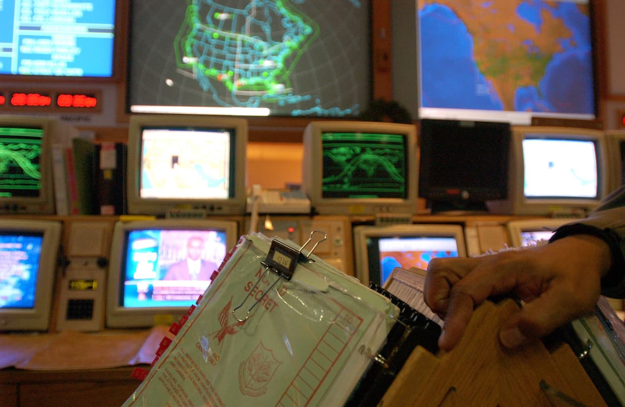 <h3 class="cms-H3-H3">12. Colorado Springs, Colorado</h3>
<br>
<br>☢️ 
<b>El centro de la ciudad </b>está a unas 6 millas del Comando Norte para Defensa Aeroespacial (NORAD, en inglés) y la base aérea de Peterson.
<br>
<br>☢️ 
<b>Densidad de población: </b>2,446 por milla cuadrada. 
<br>
<br>☢️ 
<b>Estimación de muertes y heridos en caso de un ataque:</b> 28,400 muertes, 133,060 heridos.
<br>
<br>☢️ 
<b>Sistema de prevención: </b>Colorado Springs Emergency Preparedness and Safety Guide.
<br>