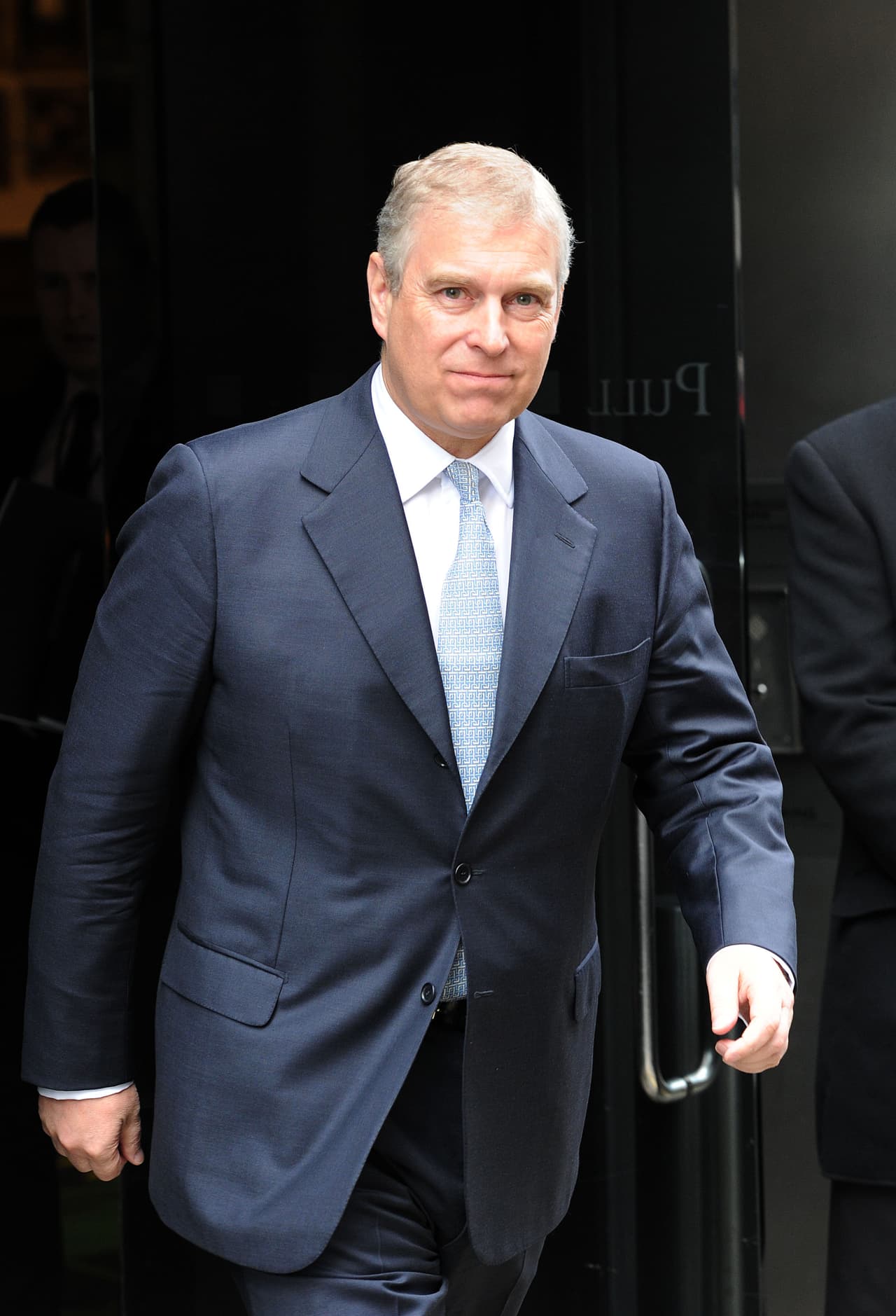 'Dispatches' afirma que obtuvo 
<b><a href="https://www.univision.com/noticias/criminalidad/el-principe-andrew-sabe-lo-que-ha-hecho-dice-una-de-las-jovenes-reclutada-por-epstein" target="_blank">registros médicos</a></b> que parecen respaldar la versión de Giuffre sobre que Epstein u otros abusaron de ella en aquel entonces.