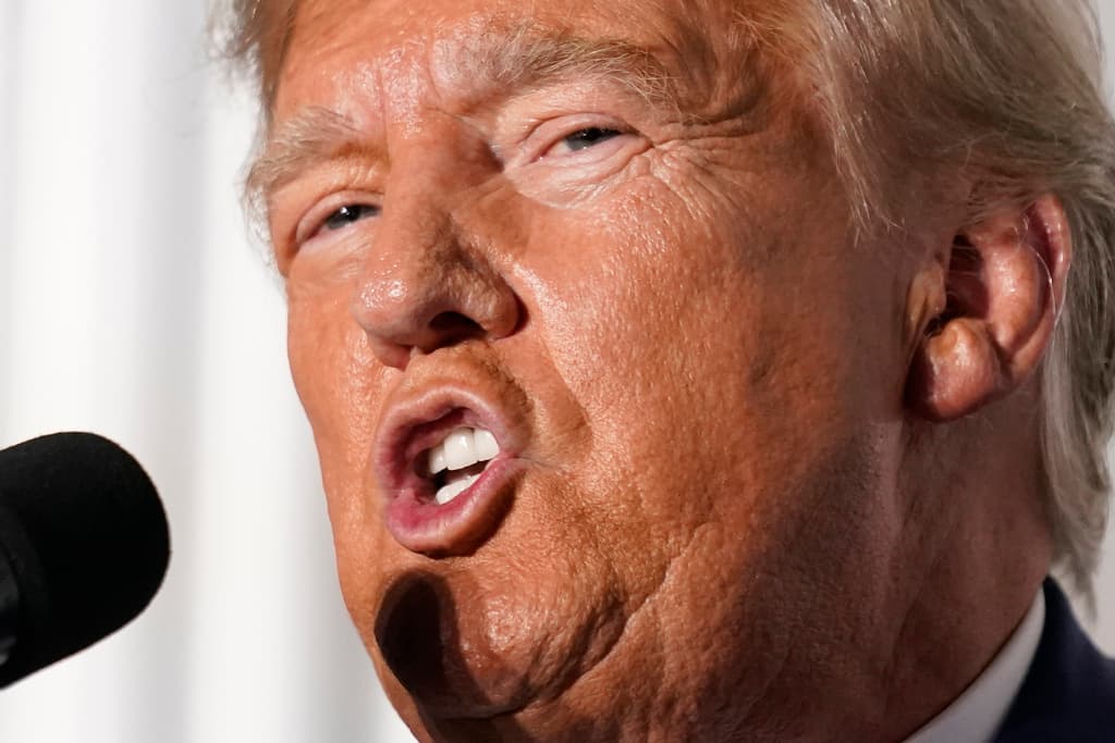 ¿Cuánto tiempo de prisión podría pagar Trump si lo encuentran culpable en el caso de los documentos clasificados?