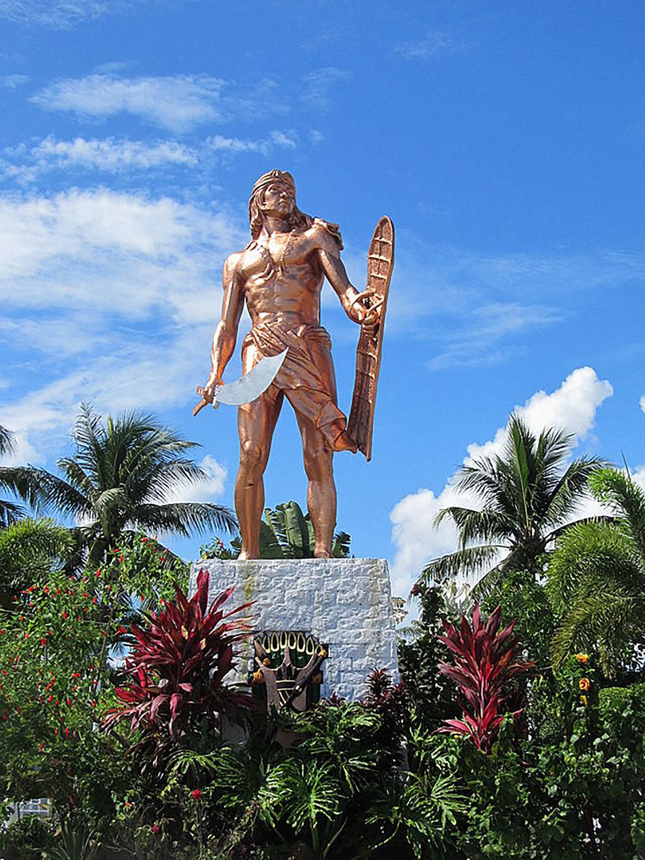 <b>Lapu-Lapu. </b>Fue el primer nativo filipino en organizar una resistencia contra la colonización europea. Junto a sus soldados, en 1521 derrotó a las fuerzas del explorador portugués Fernando de Magallanes, lo que retrasó la ocupación española de las islas más de cuatro décadas. Este monumento se encuentra en Cebú, Filipinas.