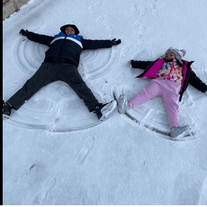 La tormenta invernal trajo una densa capa de nieve que cubrió la ciudad y varias zonas del centro de Texas. 
<br>
<br>Usuarios de Univision enviaron las imágenes de cómo vivieron la primer nevada del 2025.