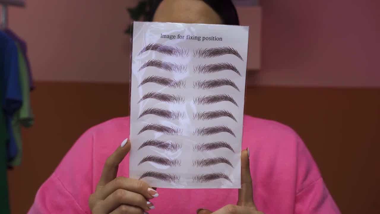 Domina el arte de los stickers virales para unas cejas grandiosas