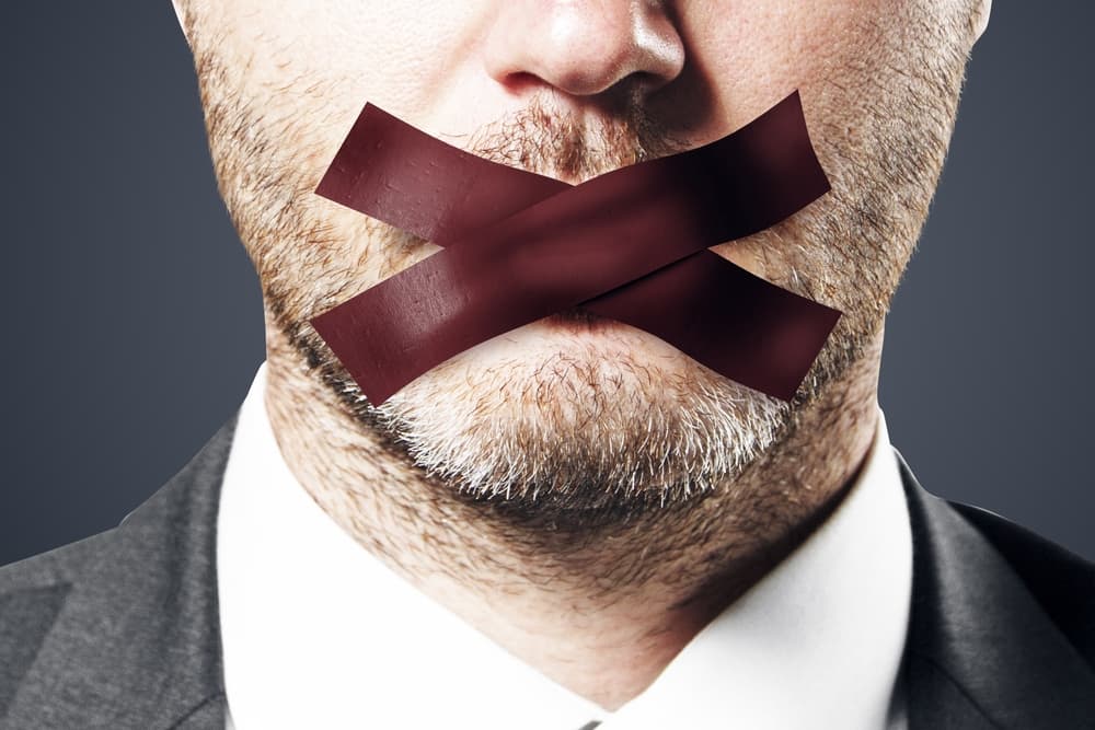 Cuidado con hablar demasiado, no cuentes tus planes a los demás puesto que podrían desalentarte. Cuando te propongan algo la discreción y la imprudencia te podrían salir muy costosas; así que mejor calladito.
<br>
<br>En cuanto al amor, el mes de la serpiente trae a ti una noche intensa, de mucha pasión.
<br>