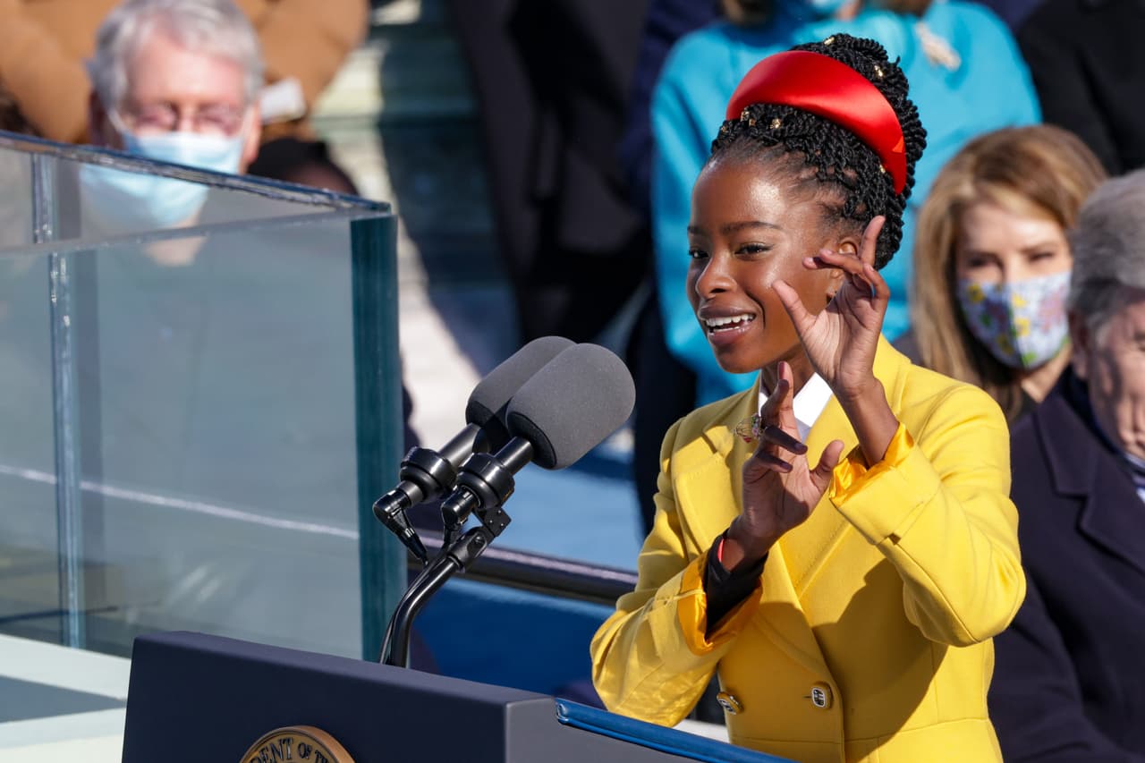 Conoce a Amanda Gorman, la poeta de 22 años que leyó en la investidura de Joe Biden