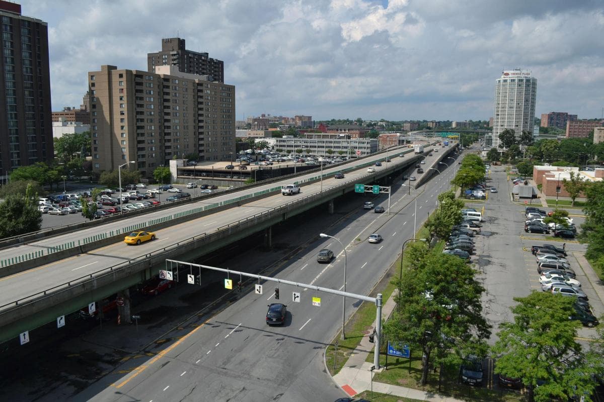 La Interestatal 81 en Syracuse, Nueva York, cortó el centro de la ciudad en dos.