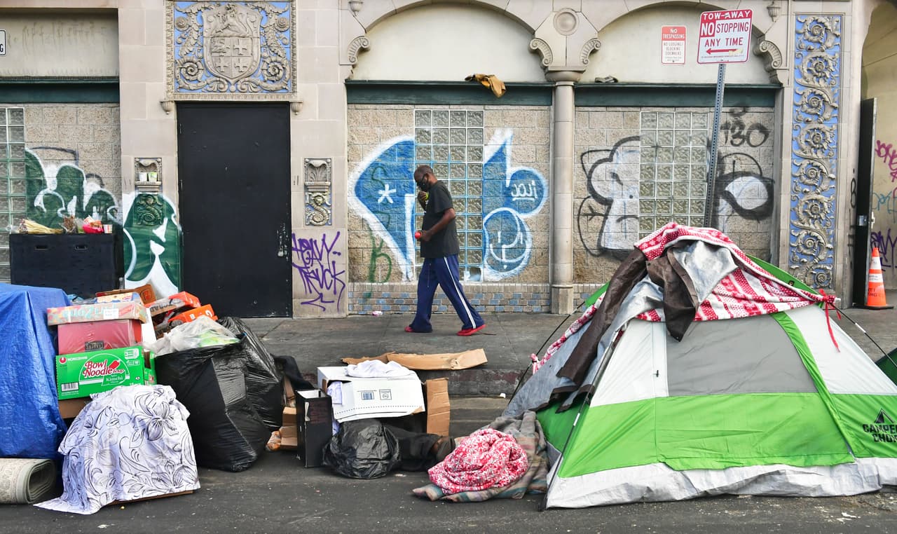 Suspenden temporalmente la orden de un juez de dar refugio a todos los indigentes de Skid Row