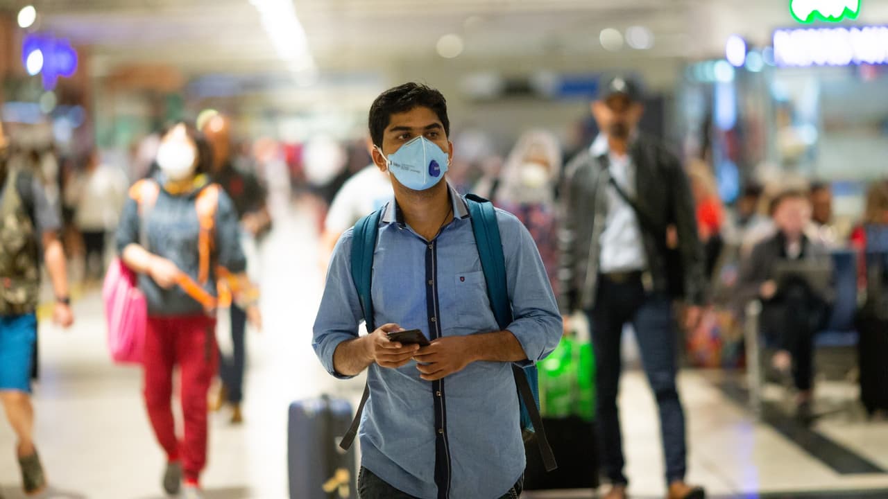 Si bien expertos creen que el virus habría llegado a la costa oeste desde 2019, antes de ser confirmado en 2020, como el primer caso del 
<a href="https://www.univision.com/local/los-angeles-kmex/coronavirus/mapa-coronavirus">Covid-19 </a>en la región, los cambios que han enfrentado sus residentes parecieran tener décadas sometiendo a la región.