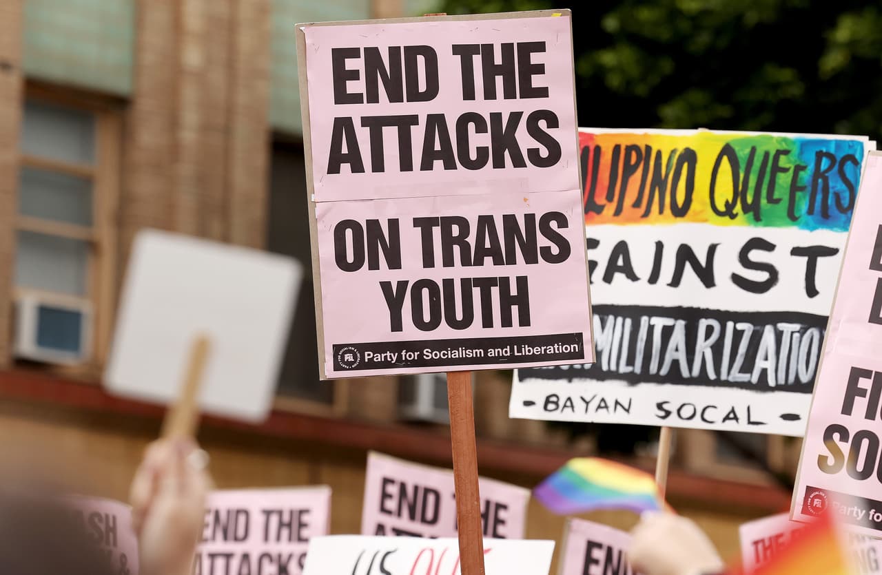 La campaña dice que responde al auge sin precedentes de leyes discriminatorias en las legislaturas estatales, con más de 70 leyes anti-LGBTQ aprobadas en lo que va del año, más del doble que el año pasado.