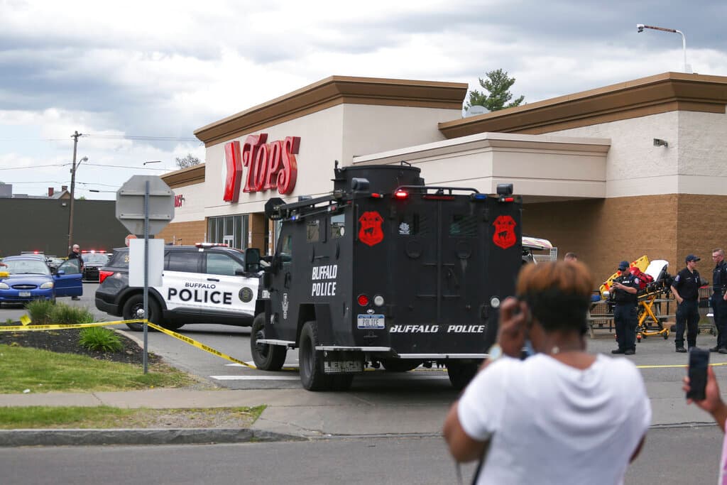 Condenan a cadena perpetua al supremacista blanco que mató a 10 personas en el tiroteo masivo en Buffalo
