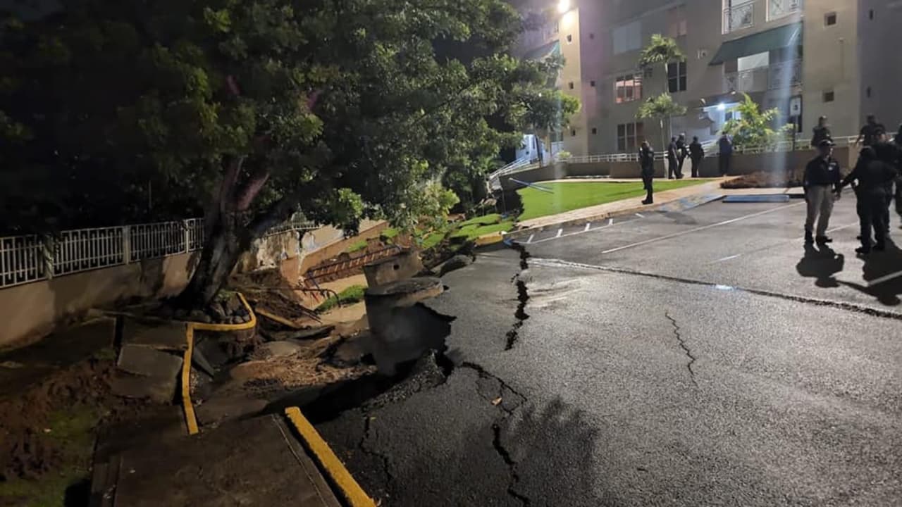 El director del Centro Nacional de Meteorología en Puerto Rico, Ernesto Morales, anticipó que la lluvia generada por el huracán “impactará a todo Puerto Rico”.
<br>