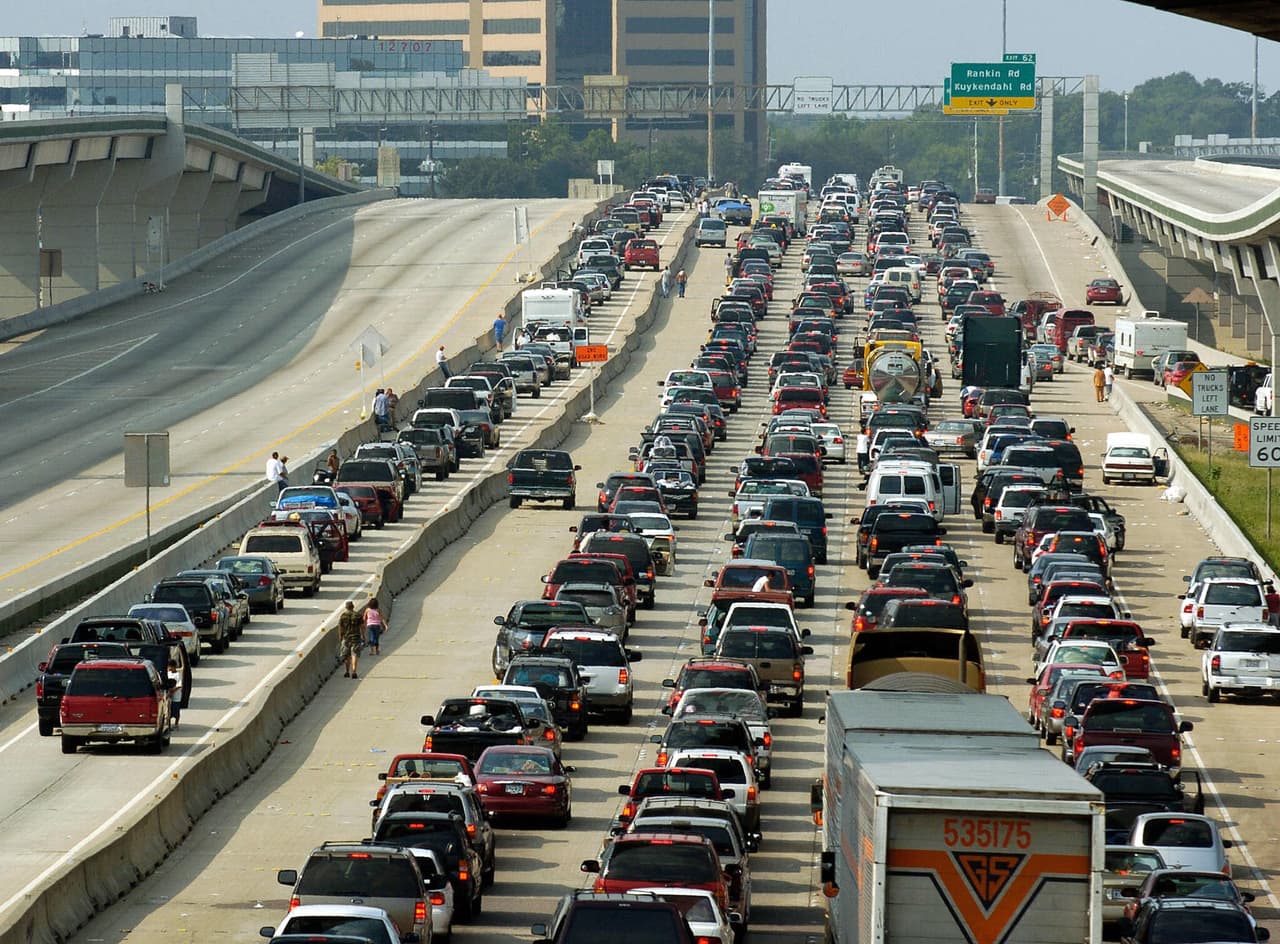 <b>Puesto 2. Interestatal 45 (I-45). 56.5 muertes por cada 100 millas. </b>Esta vía conecta las ciudades de Dallas y Houston, en Texas. Tuvo 161 accidentes fatales en sus 285 millas de longitud. Ocupa el primer lugar en accidentes por conductores ebrios (17.5 accidewntes fatales por cada 100 millas) y el el tercer lugar en accidentes por la oscuridad (18.9 accidentes por cada 100 millas. 
<br>