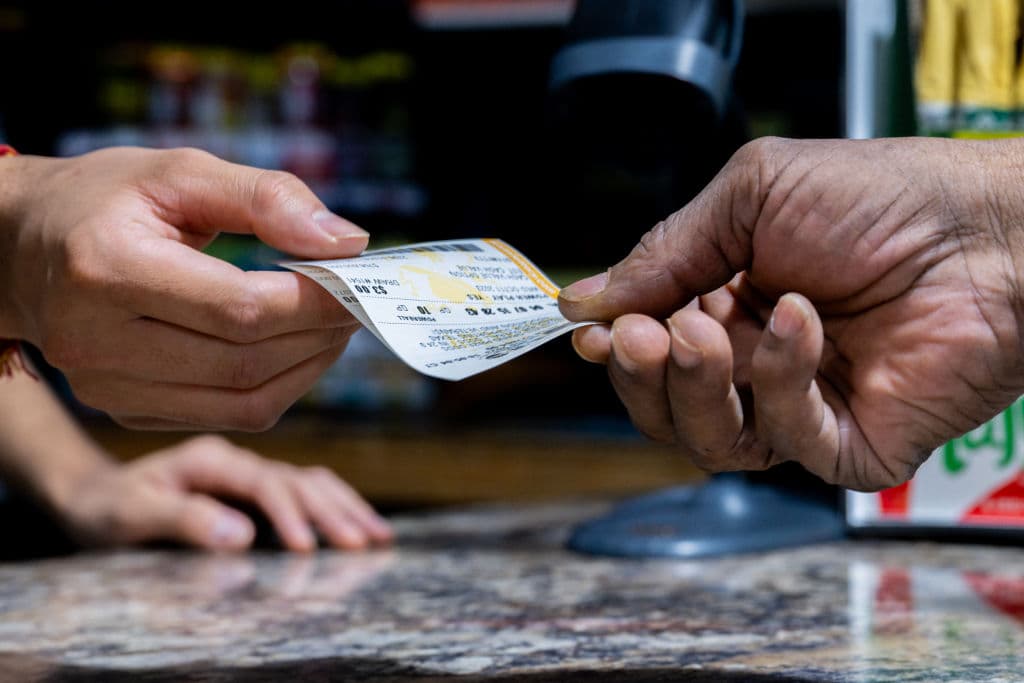 Un solo boleto gana los $1.7 mil millones del sorteo del Powerball en California