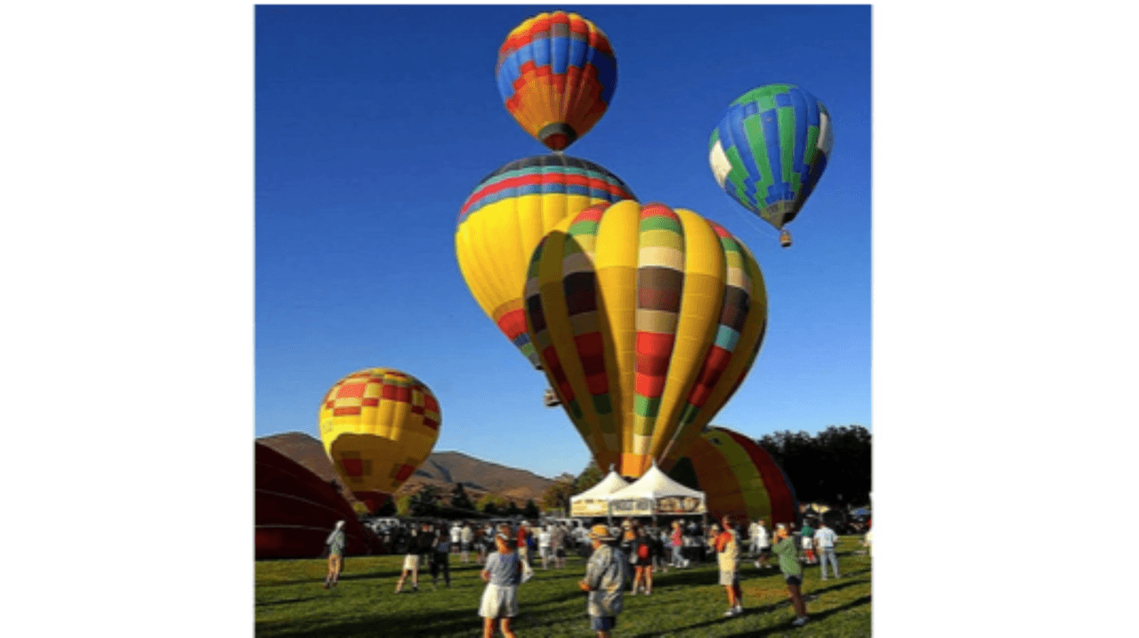 <h3 class="cms-H3-H3">7. Desert Palms, California</h3>
<br>
<br>📖 
<b>Media de edad: </b>75.2 años.
<br>
<br>📖 
<b>Población que asiste a la universidad: </b>1.0%
<br>
<br>📖 
<b>Población menor de 18 años: </b>0.0%
<br>
<br>📖 
<b>Población mayor de 65 años: </b>83.5%
<br>
<br>📖 
<b>Población:</b> 6,599 habitantes.
<br>