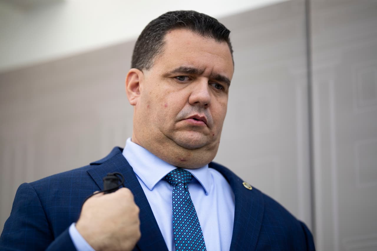 El séptimo en el orden de mando sería Carlos Contreras, secretario de Transportación y Obras Públicas.